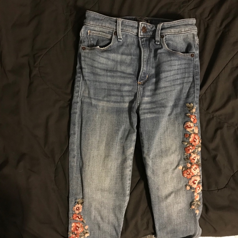 SUPER cute flower embroidered jeans